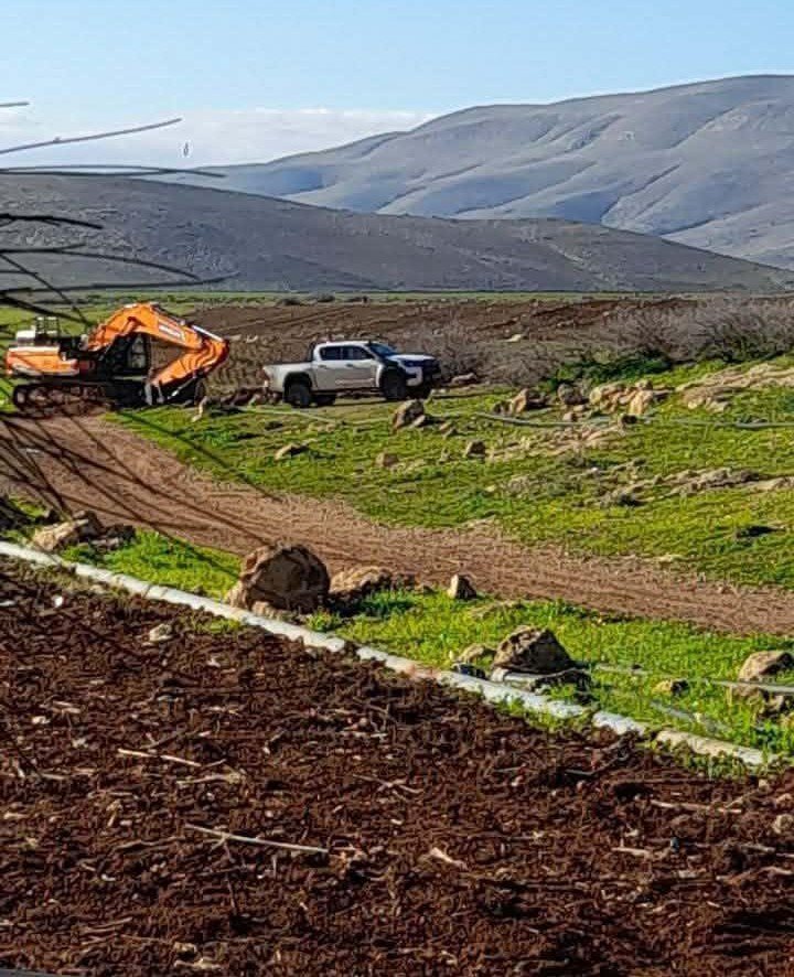 الاحتلال يقتحم منطقة عاطوف شرق طمون برفقة جرافات