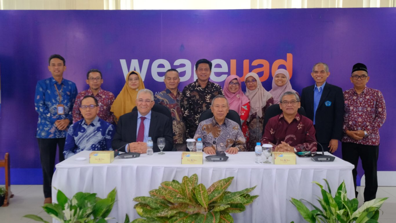 أ.د. أبوكشك يوقع اتفاقيات استراتيجية هامة في إندونيسيا ويعلن عن إنشاء وقفية جديدة لجامعة القدس