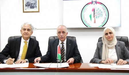 سلطة الأراضي ووزارة الاتصالات وبلدية رام الله يوقعون مذكرة تفاهم