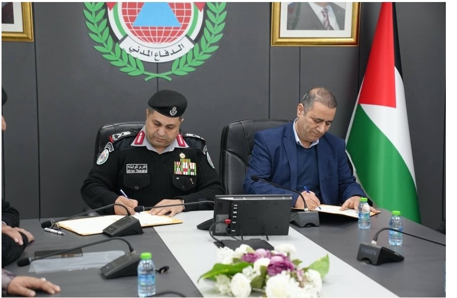 الدفاع المدني يوقع مذكرة تفاهم مع الشركة الفلسطينية لنقل الكهرباء