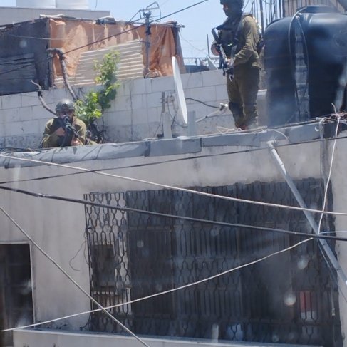 إصابة فتى برصاص الاحتلال خلال اقتحام بلدة بيت أمر