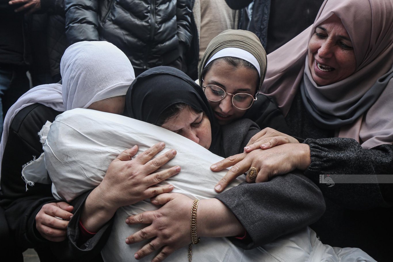 استشهاد شاب وإصابة 4 آخرين برصاص الاحتلال شمال ووسط قطاع غزة