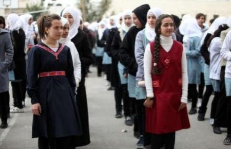 التربية تعلن نيتها تطوير الزي المدرسي