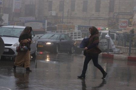 أجواء ماطرة وشديدة البرودة