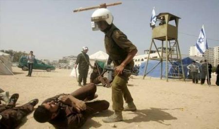 تعرض أسيرين لضرب وحشي ومبرح في سجني نفحة والنقب