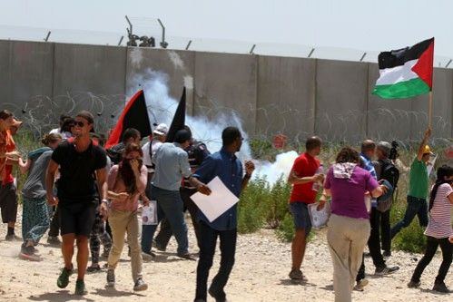 الاحتلال يقمع بالغاز مسيرة نعلين السلمية