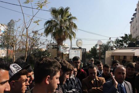 جنين: طلبة الثانوية العامة الفرع العلمي يطالبون بحذف أجزاء من بعض المواد التعليمية