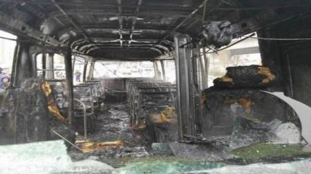 أردني يحرق حافلته بالكامل ، والسبب! 