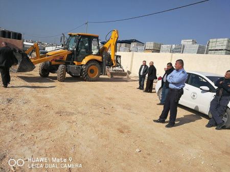 حكم محلي جنين تزيل مخالفات بناء في أراضي عالية القيمة الزراعية وتسلم مشاريع في جنين