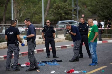 طعن فلسطينيين اثنيين في بئر السبع المحتلة 