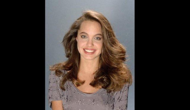 صور| هكذا كانت أنجلينا جولي قبل الشهرة.. والجمهور متفاجئ