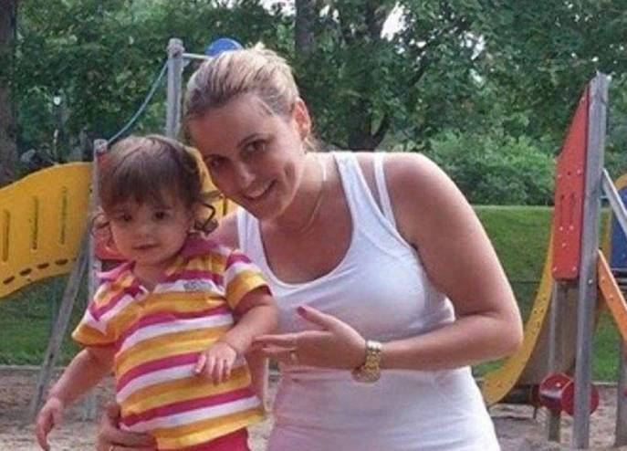 بعدما سكب عليها البنزين وأشعلها... سيدة تروي تفاصيل جريمة طليقها!