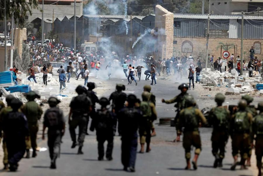 مواجهات عنيفة وأجواء متوترة في بلدة حزما بالقدس