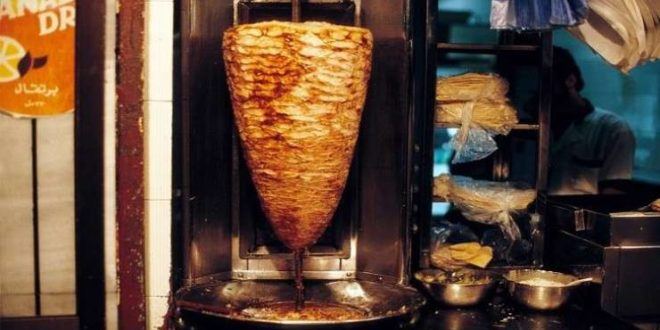 سندويشة شاورما تتسبب بطلاق عروسين