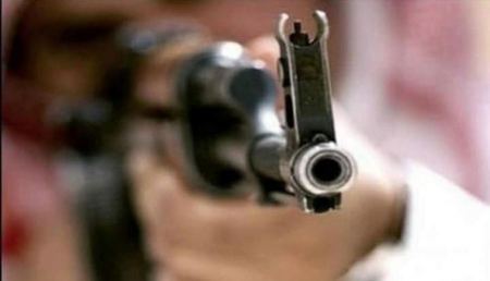 اصابة مواطنين اثنين برصاص مجهولين في مخيم الفوار