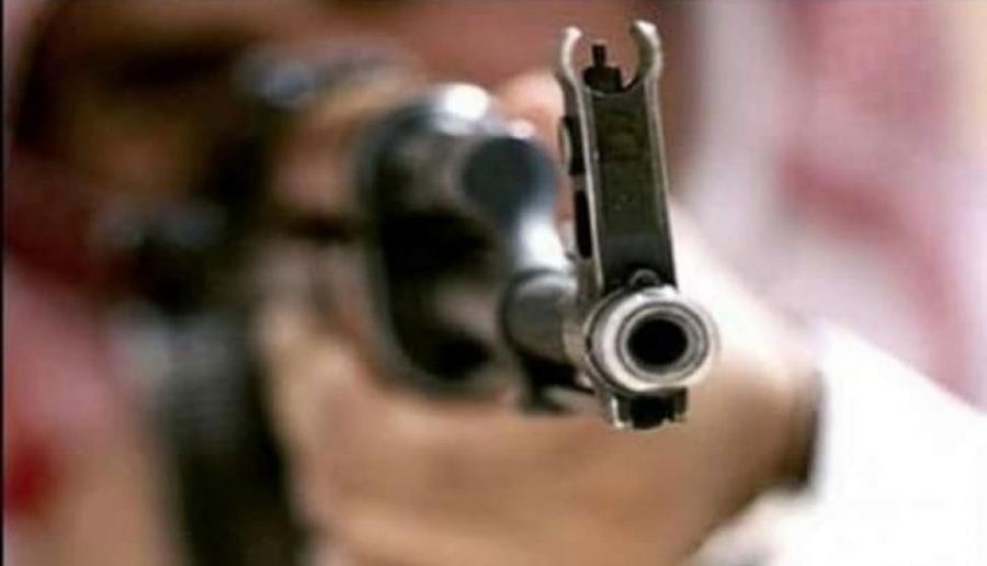 اصابة مواطنين اثنين برصاص مجهولين في مخيم الفوار
