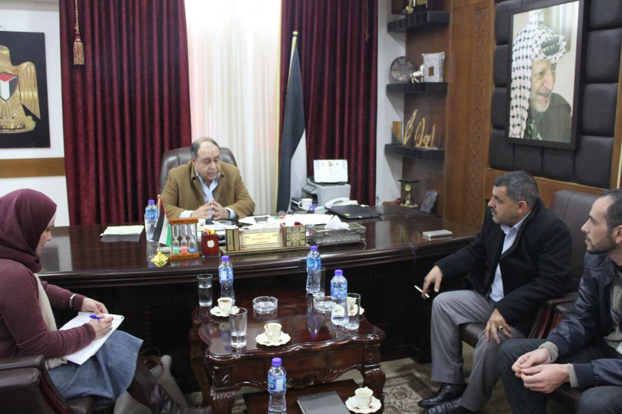 وكالة الغوث الدولية تطلع المحافظ رمضان على حملة 