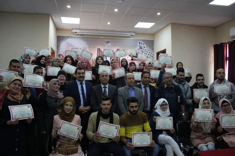  الاحتفال في جنين دورة إعداد قيادات طلابية جامعة القدس المفتوحة