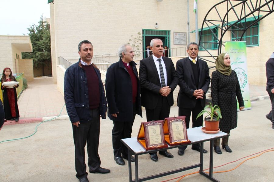 بيت لحم: المطران عازر يُسلّم جوائز مسابقة الحديقة النباتية المدرسية