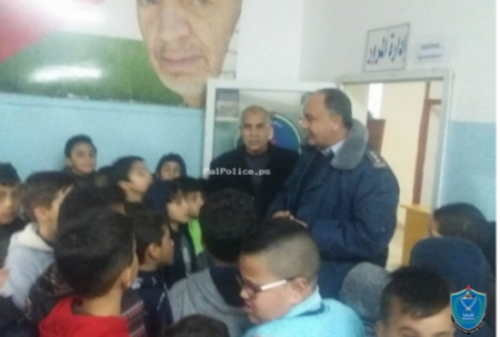 وفد طلابي من طلاب مدرسة ذكور الكرامة الاساسية يزور شرطة جنين