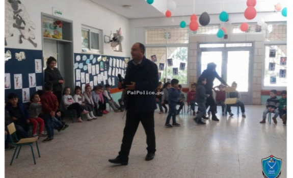  الشرطة تنظم محاضرة حول السلامة المرورية في روضة الحياة في جنين