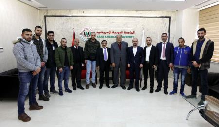  رئيس مجلس إدارة الجامعة العربية الامريكية يقدم منحة مالية سنوية لدعم صندوق الطالب المحتاج