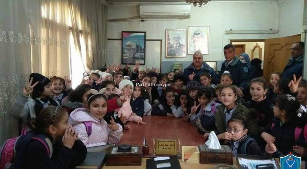وفد طلابي يزور الشرطة في بلدة قباطية جنوب جنين