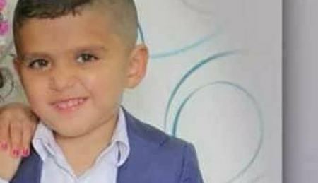  وداع مؤلم.. مواطن من بلدة قباطية جنوب جنين يعفو عن سيدة دهست طفله وتسببت بوفاته