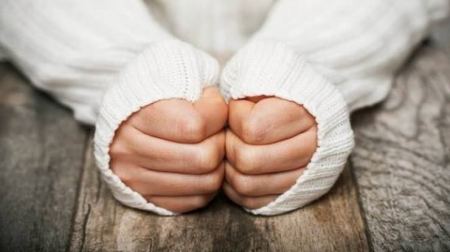  لماذا أيدي النساء أكثر برودة من أيدي الرجال؟