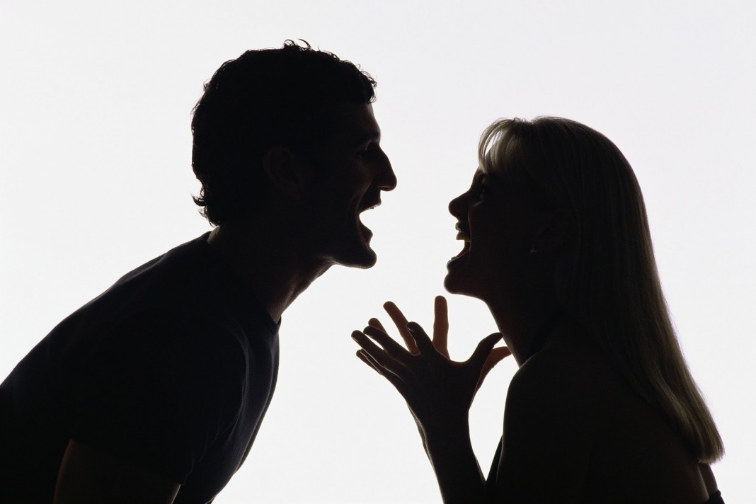 أردني يطلق زوجته يوم ولادتها لطفله بعد أن اكتشف اتفاقها مع مشعوذ .. تفاصيل