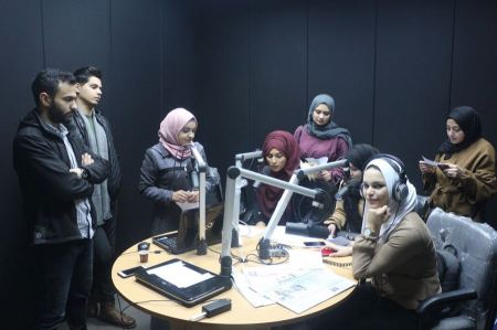 "الإعلام" و"العربية الأمريكية" تحييان اليوم العالمي للإذاعة