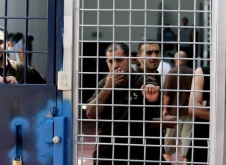 إدارة سجن 'الرملة' تُقدم للأسرى المرضى طعاما سيئا