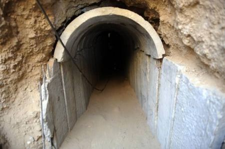 مصرع ضابط شرطة ومواطن داخل نفق جنوب غزة
