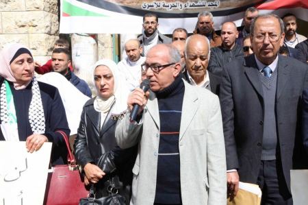 قلقيلية : وقفة احتجاج على استقطاع مخصصات الاسرى والجرحى