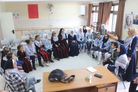 "مُؤرخات صغيرات" يُوثّقن سيرة الأغوار.