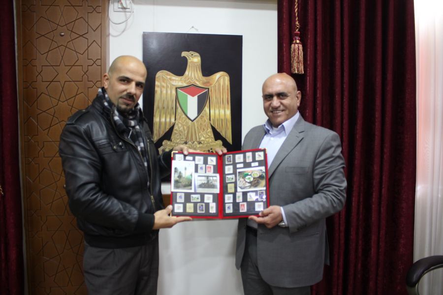  المحافظ الرجوب : البريد الفلسطيني هو احد مظاهر السيادة لأي دولة