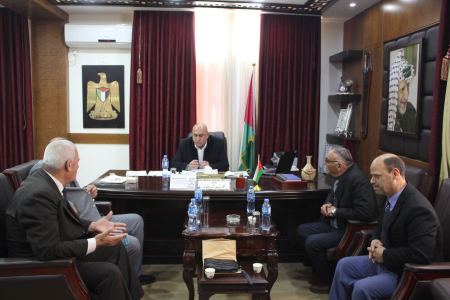  محافظ جنين يلتقي جمعية أصدقاء الصحة الخيرية