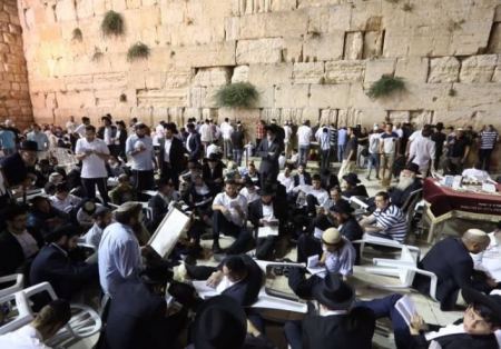  مئات المستوطنين يتظاهرون في القدس مطالبين بضم أراض فلسطينية فورا