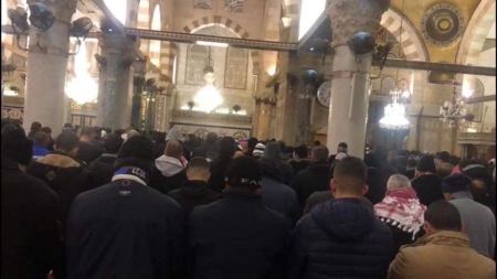 الالاف يلبون نداء “الفجر العظيم” في الاقصى
