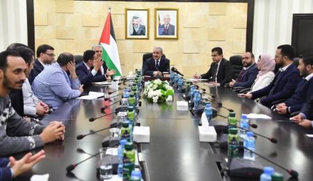 اشتية: الحكومة رصدت 100 مليون دولار لدعم الشباب بمشاريع تبدأ هذا العام