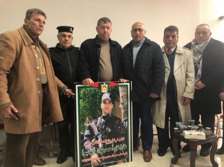 محافظ جنين يقدم العزاء باستشهاد الرقيب أول طارق بدوان