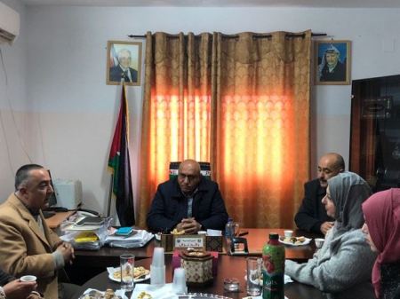 محافظ جنين يطلع على عمل مديرية التنمية الاجتماعية مع بداية العام الجديد