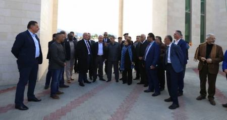 اشتية يتفقد مراكز الحجر الصحي في أريحا