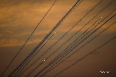 إطلاق 20 صاروخًا من قطاع غزة باتجاه مناطق الغلاف