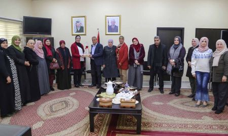  قلقيلية: النادي النسوي يزور المحافظة ويكرم المحافظ