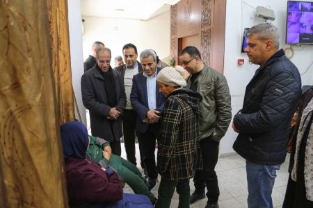 قلقيلية : تسليم كراسي كهربائية وماكنة خياطة مقدمة من جمعية فائض ما لديكم