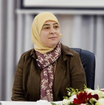 غنام تسلّم ذوي الإعاقة عشرات الكراسي الكهربائية بدعم من "أيبك