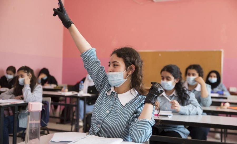 لجنة الوبائيات : اصابات المدارس فاقمت الامور بالضفة