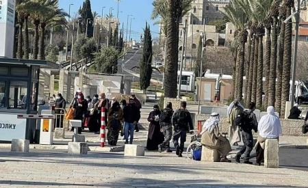 الاحتلال يعرقل وصول المصلين إلى الأقصى