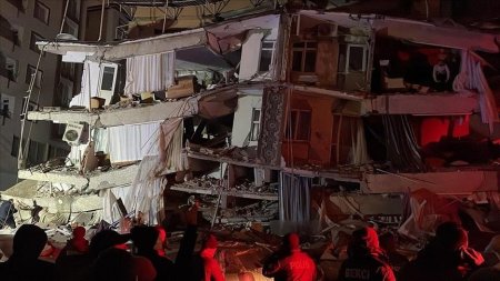 زلزال بقوة 7.4 درجات يضرب جنوب تركيا